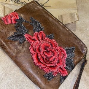 PATRICIA NASH EMBROIDERED WRISTLET - COLOR COGNAC